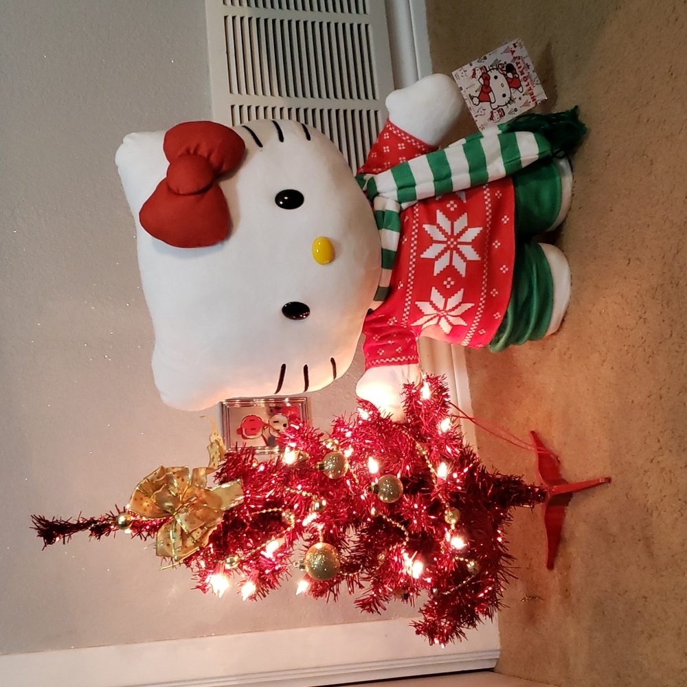 Hello Kitty Holiday Greeter